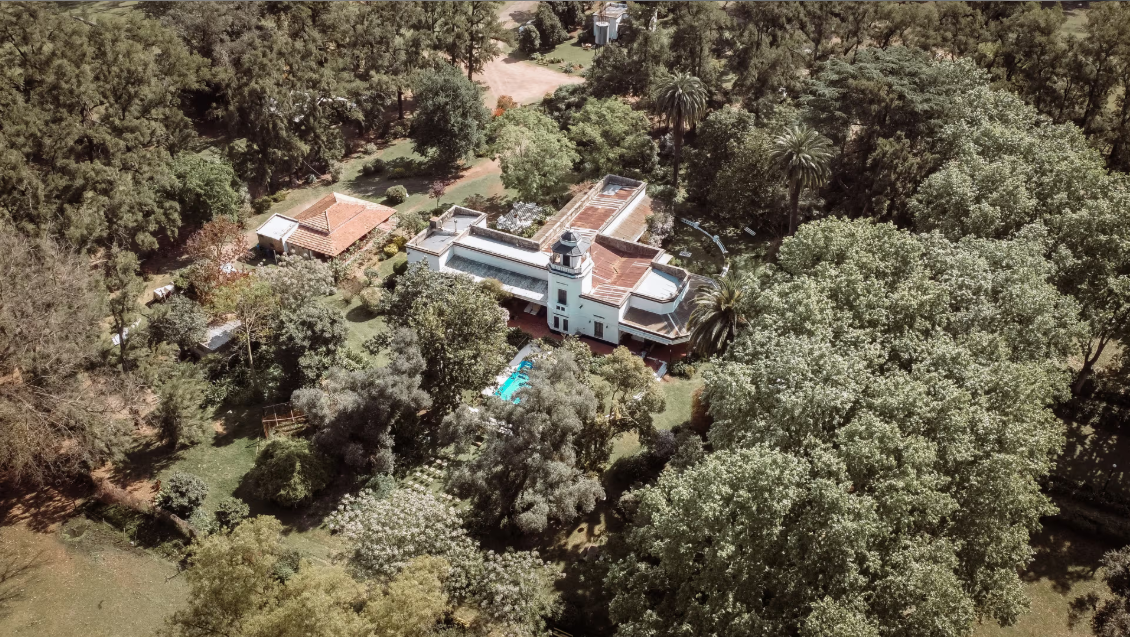 Estancia La Mimosa — salón en Zona Norte